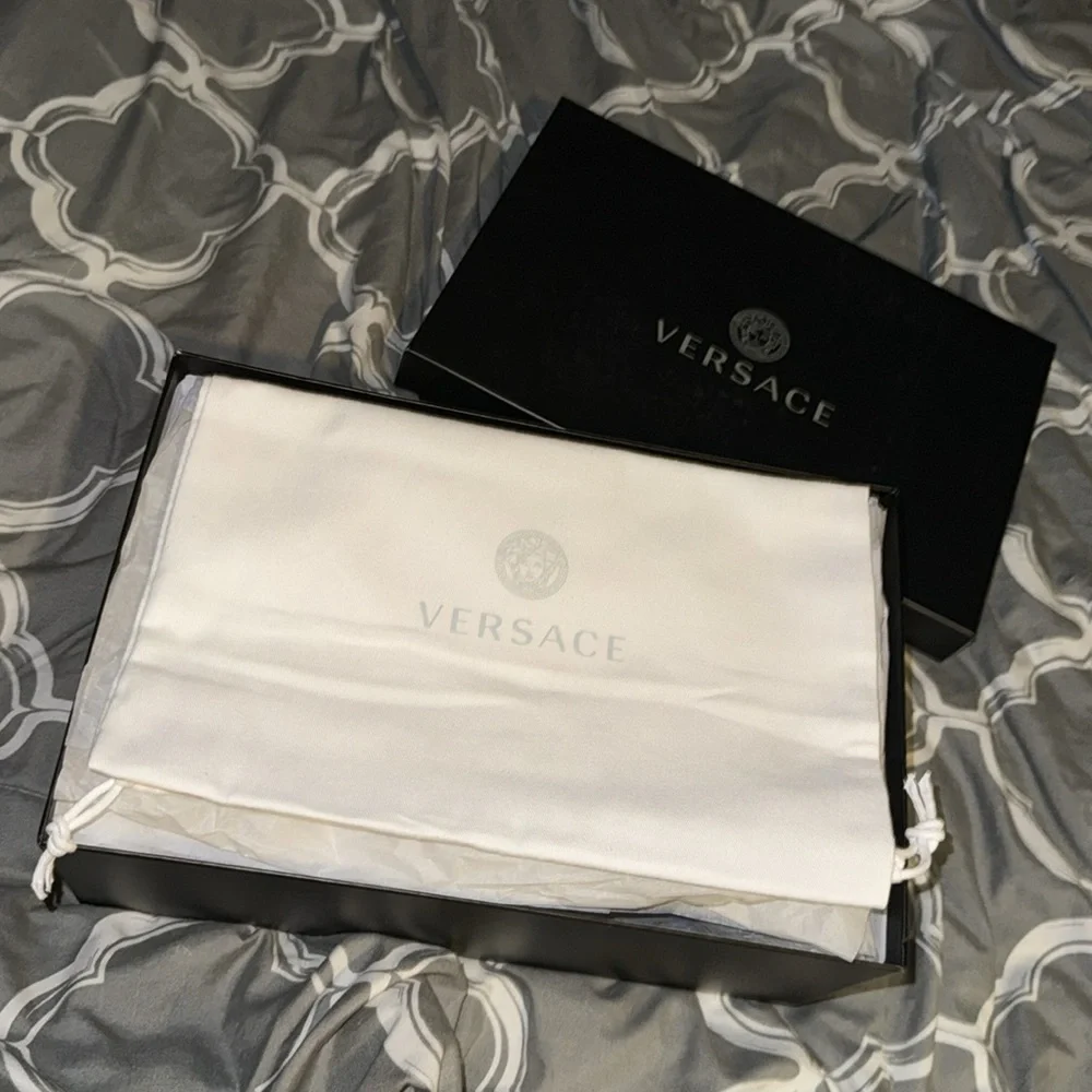 VERSACE MEDUSA POOL SLIDES - Picture 9 of 10